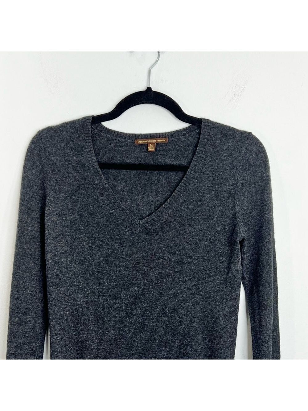 Uniqlo Premium Merino cashmere charcoal grey fitted v neck old money sweater M - Picture 6 of 13